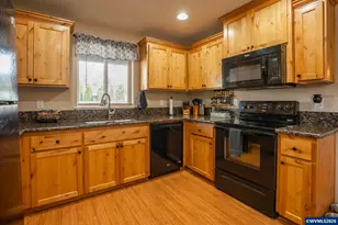 1944 37th Circle, Sweet Home, OR 97386 - Photo 8