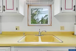 1418 Pine St NE, Silverton, OR 97381 - Photo 6