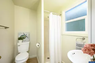 119 NE Kingwood Dr, McMinnville, OR 97128 - Photo 20