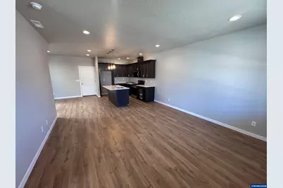 370 SE Shetterly Dr, Dallas, OR 97338 - Photo 2