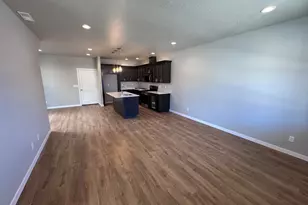 370 SE Shetterly Dr, Dallas, OR 97338 - Photo 2