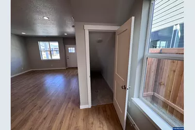 370 SE Shetterly Dr, Dallas, OR 97338 - Photo 8