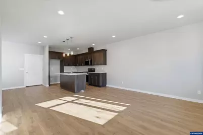 370 SE Shetterly Dr, Dallas, OR 97338 - Photo 2