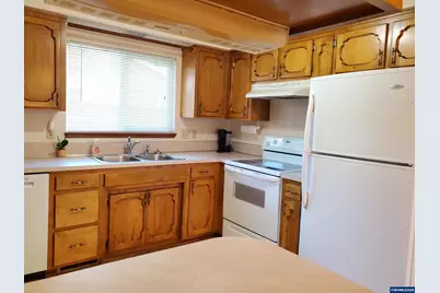 1975 Breakwood Cir SE, Albany, OR 97322 - Photo 10