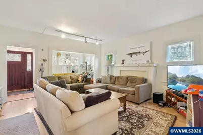 227 SW 7th St, Corvallis, OR 97333 - Photo 4