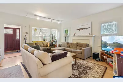 227 SW 7th St, Corvallis, OR 97333 - Photo 4