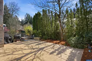 7025 SW Windemere Lp, Portland, OR 97225 - Photo 30