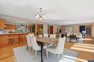 7025 SW Windemere Lp, Portland, OR 97225 - Photo 12