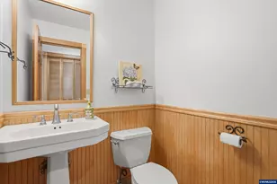 7025 SW Windemere Lp, Portland, OR 97225 - Photo 24