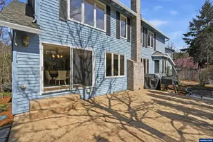 7025 SW Windemere Lp, Portland, OR 97225 - Photo 32