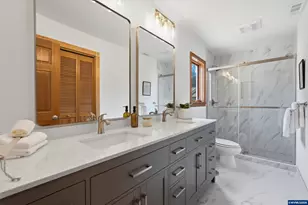 7025 SW Windemere Lp, Portland, OR 97225 - Photo 26