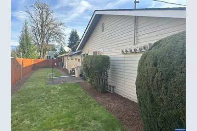 329 SE Washington St, Dallas, OR 97338 - Photo 2