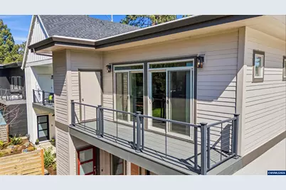 2042 Village Center Dr SE, Salem, OR 97302 - Photo 4