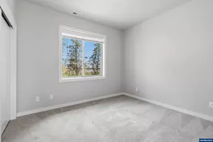 2042 Village Center Dr SE, Salem, OR 97302 - Photo 16