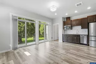 2042 Village Center Dr SE, Salem, OR 97302 - Photo 12