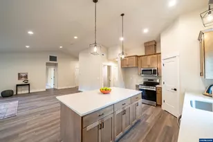 950 6th St, Lyons, OR 97358 - Photo 6