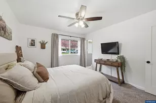 239 NE Azalea Dr, Corvallis, OR 97330 - Photo 18