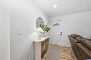 239 NE Azalea Dr, Corvallis, OR 97330 - Photo 4