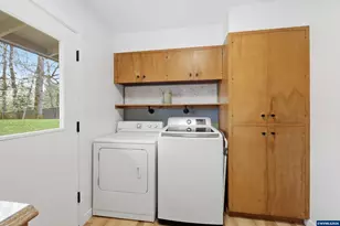 239 NE Azalea Dr, Corvallis, OR 97330 - Photo 26