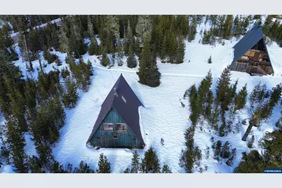 27605 Big Lake Rd, Sisters, OR 97759 - Photo 4