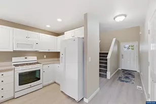 3191 SE Sternwheeler Dr, Corvallis, OR 97333 - Photo 8