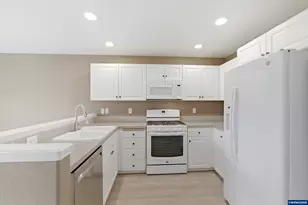 3191 SE Sternwheeler Dr, Corvallis, OR 97333 - Photo 10