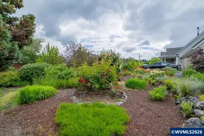 1306 NW Thorn Dr, Albany, OR 97321 - Photo 6