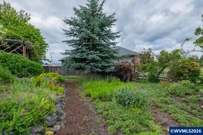 1306 NW Thorn Dr, Albany, OR 97321 - Photo 10