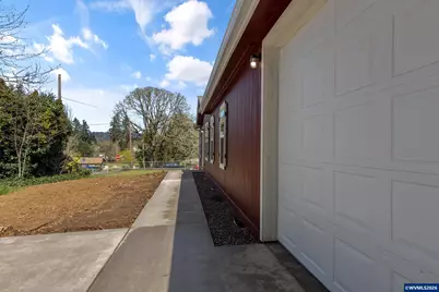365 Mountain View Rd, Sweet Home, OR 97386 - Photo 2
