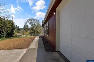 365 Mountain View Rd, Sweet Home, OR 97386 - Photo 2