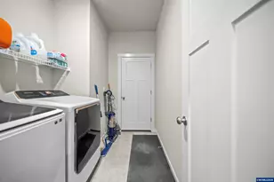 900 Marie St, Mount Angel, OR 97362 - Photo 12