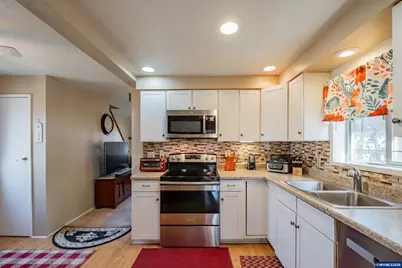 612 Kay Av, Brownsville, OR 97327 - Photo 8