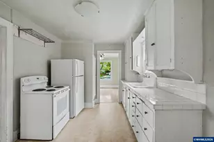 941 SW 10th St, Corvallis, OR 97333 - Photo 12