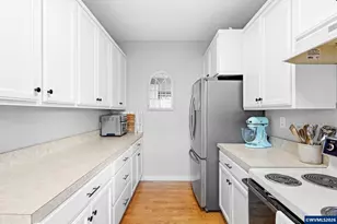 423 S 1st St, Silverton, OR 97381 - Photo 14