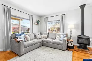 423 S 1st St, Silverton, OR 97381 - Photo 10