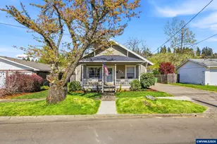 423 S 1st St, Silverton, OR 97381 - Photo 2