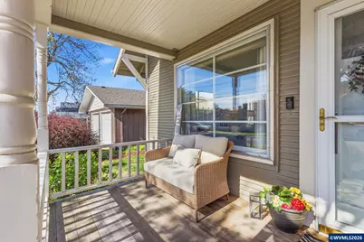 423 S 1st St, Silverton, OR 97381 - Photo 6