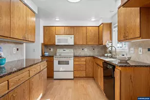 3781 Joshua Ave NE, Salem, OR 97305 - Photo 12