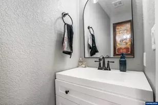 796 S R St, Cottage Grove, OR 97424 - Photo 12