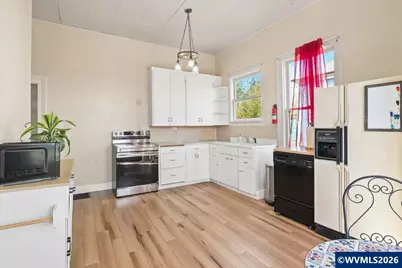 725 6th Av SW, Albany, OR 97321 - Photo 8