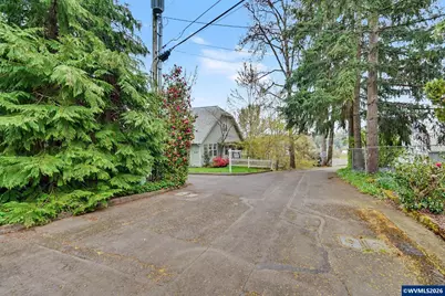 245 Edgewood Dr, Silverton, OR 97381 - Photo 2