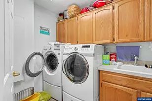 245 Edgewood Dr, Silverton, OR 97381 - Photo 32