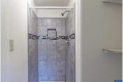 220 SW 29th St, Newport, OR 97365 - Photo 16