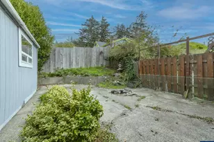 220 SW 29th St, Newport, OR 97365 - Photo 4