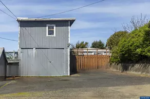 220 SW 29th St, Newport, OR 97365 - Photo 10