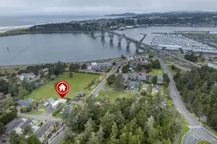 220 SW 29th St, Newport, OR 97365 - Photo 8