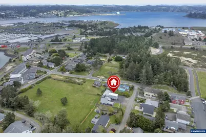 220 SW 29 St, Newport, OR 97365 - Photo 6