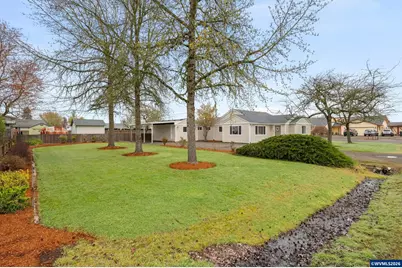 895 Burton St, Harrisburg, OR 97446 - Photo 34