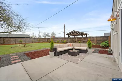 895 Burton St, Harrisburg, OR 97446 - Photo 30