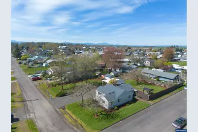 895 Burton St, Harrisburg, OR 97446 - Photo 4